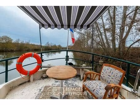 péniche hollandaise rénovée : une expérience unique entre charme et confort