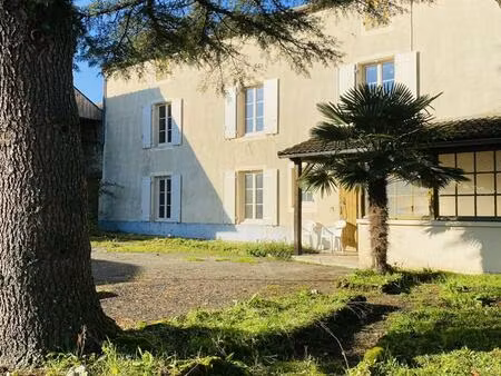 ferme de caractère avec dépendances et jardin