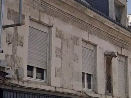 belle maison de ville à finir de rénover avec un gros potentiel.