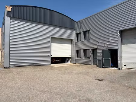 location commerce 1181 m² à chassieu (69680)
