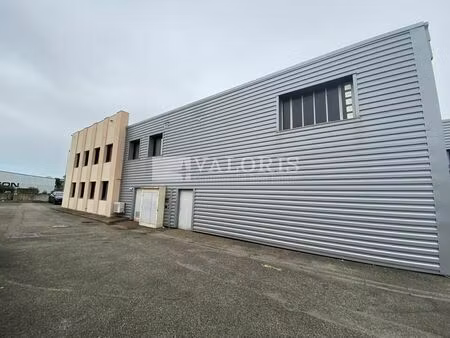 location commerce 2320 m² à chassieu (69680)