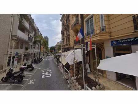 local commercial hypercentre de beausoleil