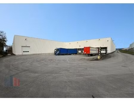 3.000 m² d'entrepôt logistique à louer près de l'autorout...