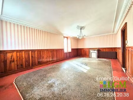 maison de caractère de 201 m² – 5 chambres  grange  caves et grenier aménageable – cour de