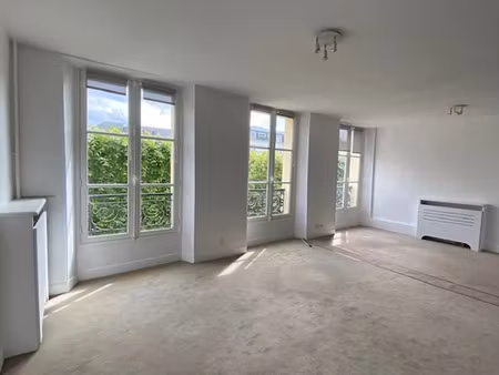location locaux professionnels 112 m² à versailles (78000)  2 803 €