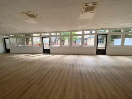 location locaux professionnels 112 m² à versailles (78000)  3 217 €