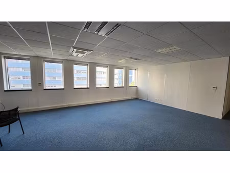 location locaux professionnels 370 m² à montreuil (93100)  6 798 €