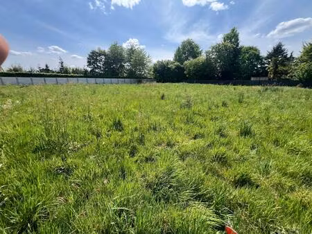 terrain de 1144m2 a moncé en belin