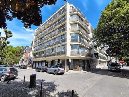 surface de bureau à vendre dans le centre de spa