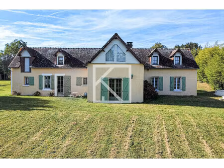 charmante fermette dans son parc en centre ville