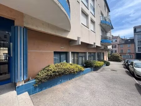 rodez  local de 251 m² environ en rez-de-chaussée  proche quartier saint cyrice