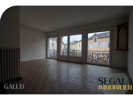 immeuble dans le centre ville de carmaux - 1 local commercia