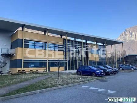 location local d'activités saint egreve 3 610 m²