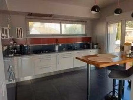 belle villa pierrefeu au calme