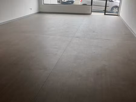 location local commercial 100m² lourdes 65100