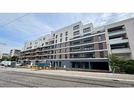 location local commercial 74m²