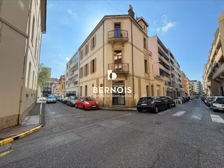 location local commercial 75m² toulon 83000