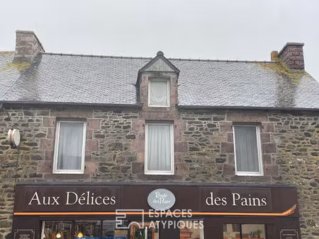 maison de ville en pierre à rénover- beau potentiel