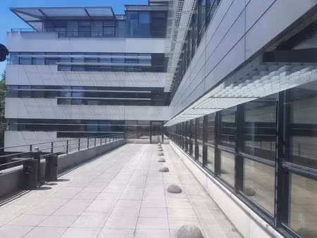 a louer - bureaux avec terrasse 595 m² divisibles - bordeaux bastide