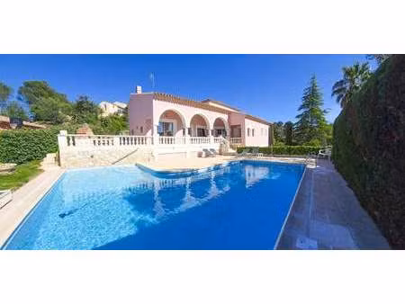 villa avec piscine et terrasse frejus (83)