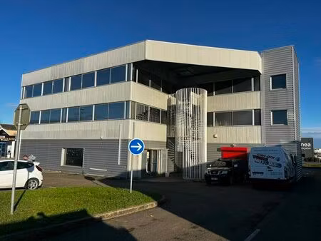 location commerce 2097 m² à crêches-sur-saône (71680)