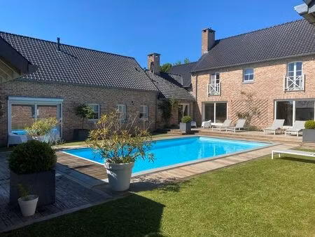 bien d’exception dans un clos privé et sécurisé à beaufays