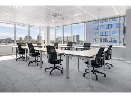 des bureaux prêts à l'usage pouvant de maximum 15 personnes