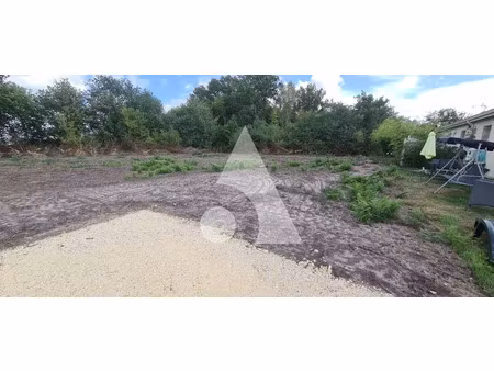 vente terrain 593 m² à breuillet (17920)  90 000 €