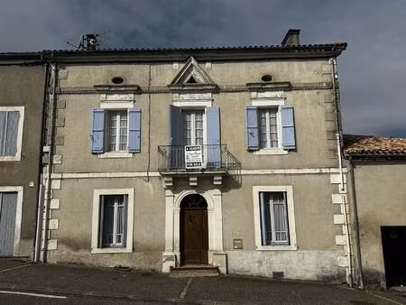 belle propriété en pierre au centre de lougratte
