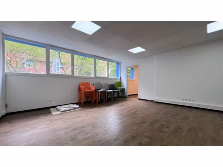 location locaux professionnels 35 m² à pantin (93500)  990 €