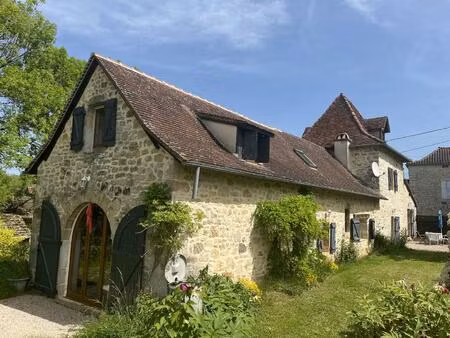 superbe ensemble en pierres avec terrain et piscine