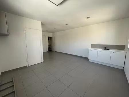 location commerce 41 m² à la roque-d'anthéron (13640)