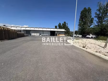 loue entrepôt 1330 m2 plus 1300 m2 de terain sortie a8 fréjus