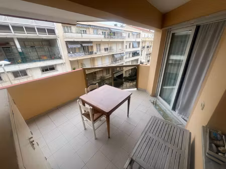 nice proche liberation studio de 31m2 terrasse cave