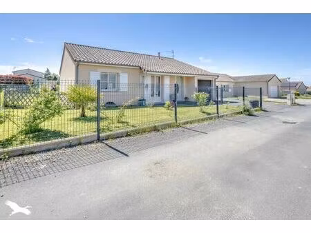 vente maison 4 pièces 102 m² rochechouart (87600)