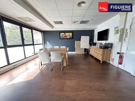 bureaux à louer en très bon état avec parking