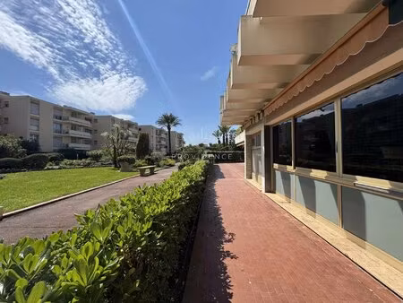 location local commercial 330m² cannes 06400