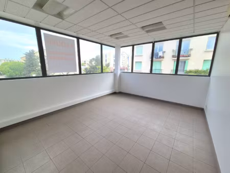 location local professionnel 66m² marseille 9ème