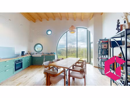 maison atypique semi-enterrée