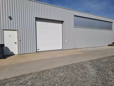 a louer - locaux de stockage 200 m²