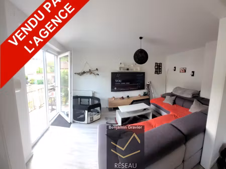 jolie maison jumelée avec jardin plein sud  lumineuse  3 chambres