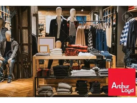 vente local commercial 79m2 saint-pée-sur-nivelle 64310 - 210000 € - surface privée