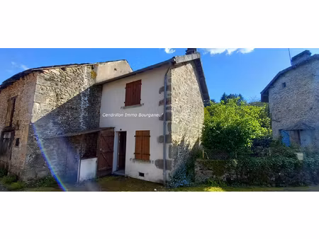 maisonnette en pierres  ~26m2 hab.  façade enduite  2 pièces