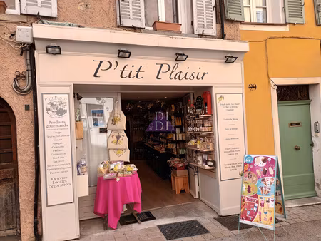 emplacement no1 pour ce commerce de 20m2+50m2 d'annexes ( ré