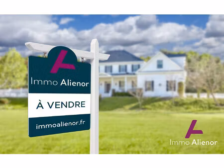 terrain 766 m²