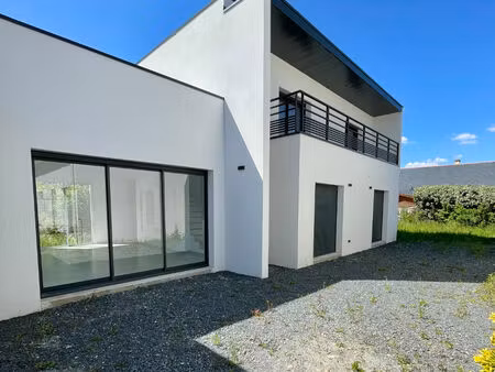 brissac-quincé - maison récente avec 4 chambres - jardin et garage à seulement 23 minutes 