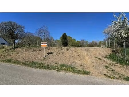 terrain de 11 ares 24 ca  14 mètres de façade