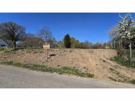 terrain de 11 ares 24 ca  14 mètres de façade