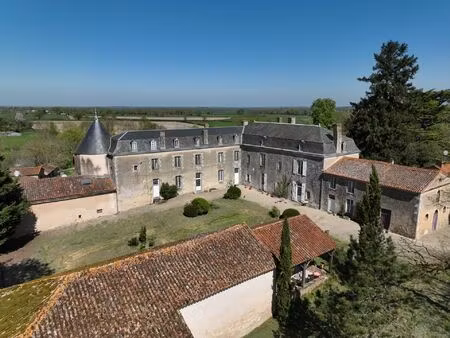 vente maison 23 pièces 650 m² parthenay (79200)