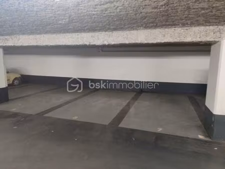 parking de 15 m² à melun